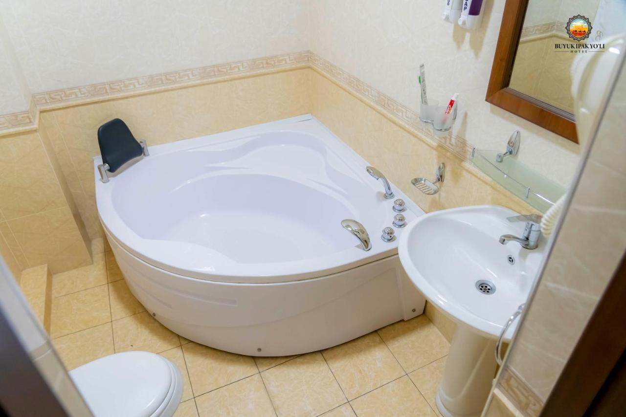 Buyuk Ipak Yo'Li Hotel Namangan Zewnętrze zdjęcie
